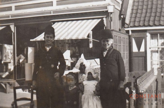 Constant and Jan in traditional Dutch costumes
