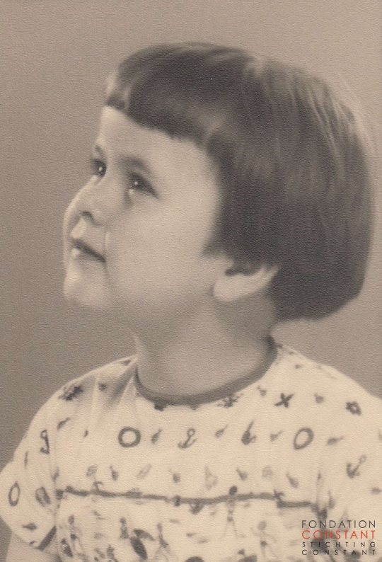 Portrait of Constant his daughter Eva Nieuwenhuys. 