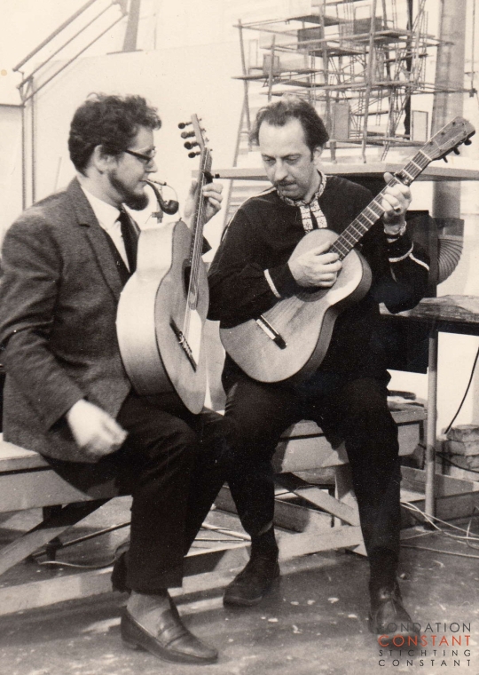 Constant playing guitar with Pieter van der Staak