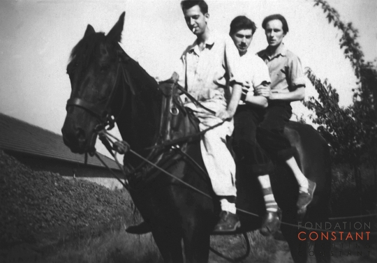 Constant Nieuwenhuys, Appel en Corneille te paard, Tegelen, 1949