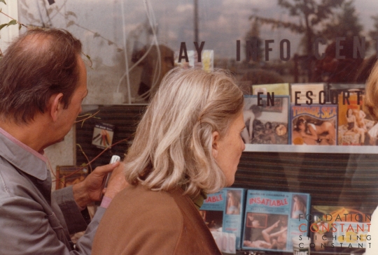 Constant and Adèle look at a window display