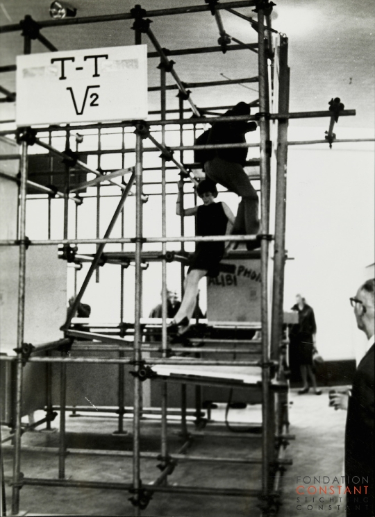 Constant Nieuwenhuys-T-T √2, 1965