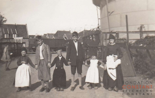 Constant and Jan in traditional Dutch costumes