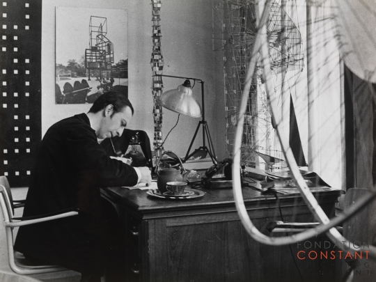 Constant Nieuwenhuys-Constant in his studio, ca 1959