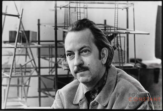Constant in front of his models, 1968 ca | Photo: Nico Koster