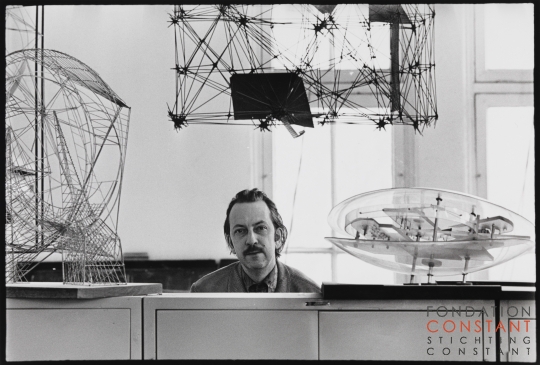 Constant Nieuwenhuys with some constructions at Wittenburg, ca 1968