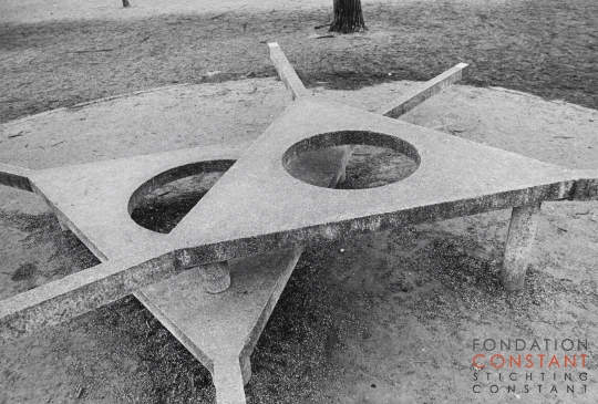 Constant Nieuwenhuys-Speelplastiek "De Spin", 1955