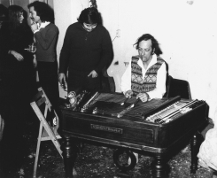 Constant Nieuwenhuys playing cymbalom at a party at Wittenburg in 1969