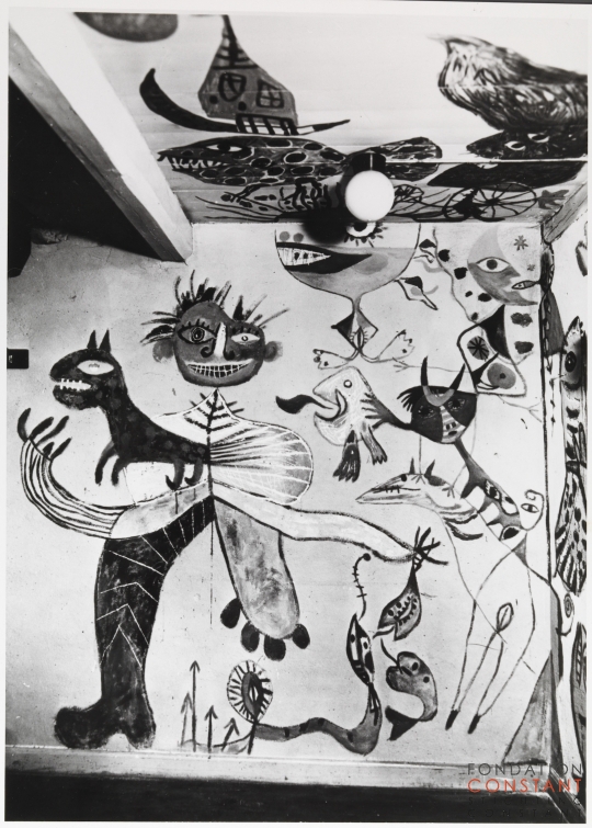 Mural and ceiling art by Constant in the home of Erik Nyholm, 1949