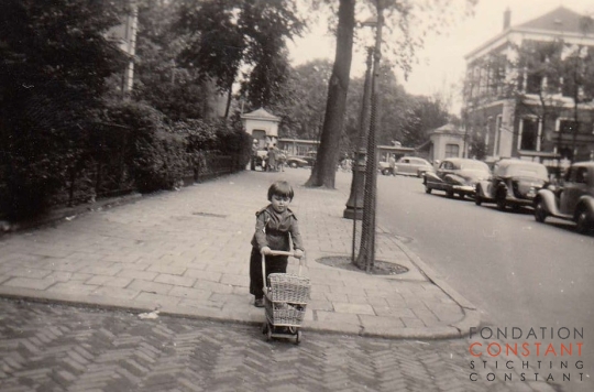 Eva Nieuwenhuys with baby buggy