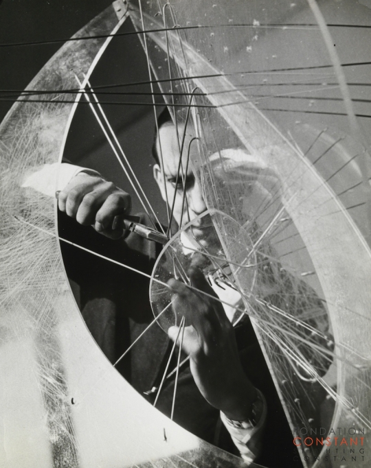 Constant Nieuwenhuys-Constant working on Ovoid Construction, 1959