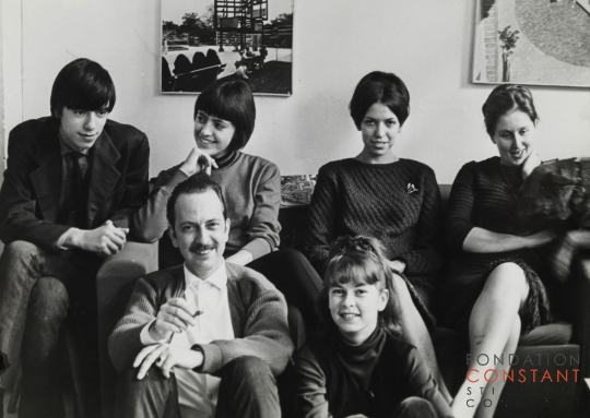 Constant Nieuwenhuys and his family, 1964