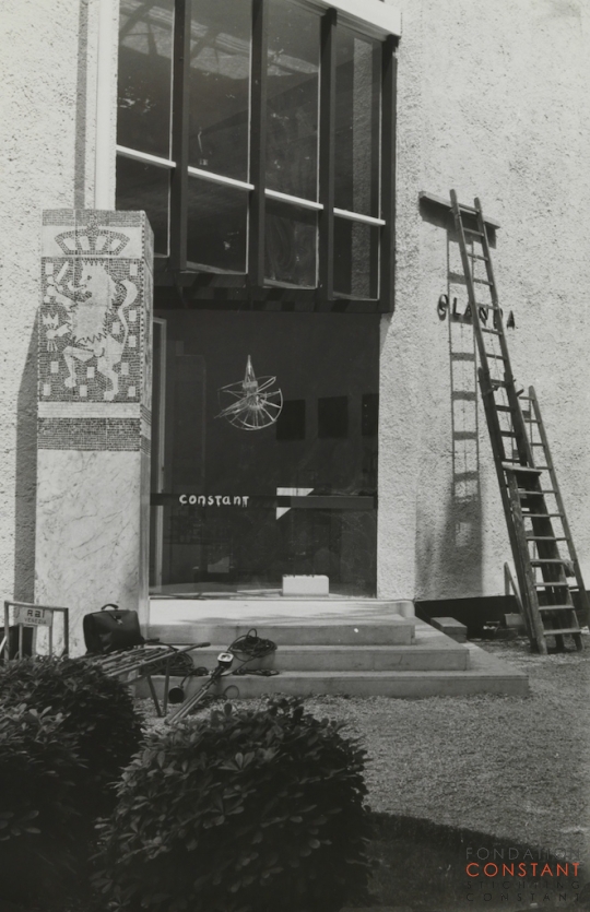 Constant Nieuwenhuys-Entrance Dutch pavilion Biennale Venice, 1966