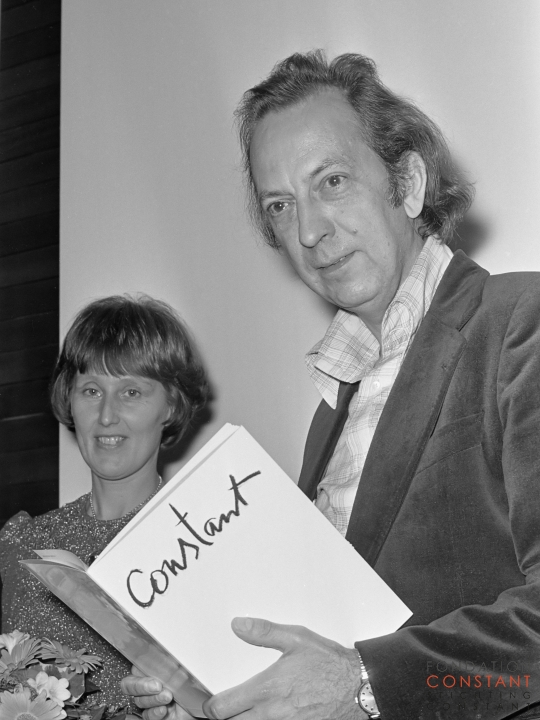 Constant with the catalogue of the exhibition Constant, een illustratie van vrijheid, 1974
