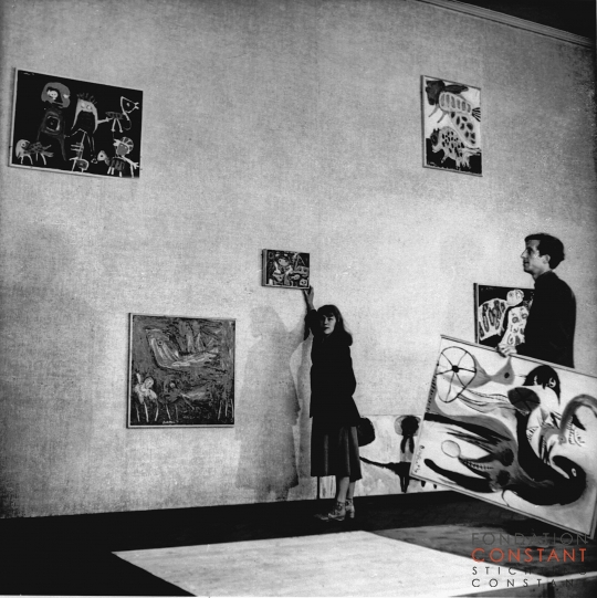 Cobra exhibition, Aldo van Eyck with L'Animal Sorcier by Constant Nieuwenhuys, 1949