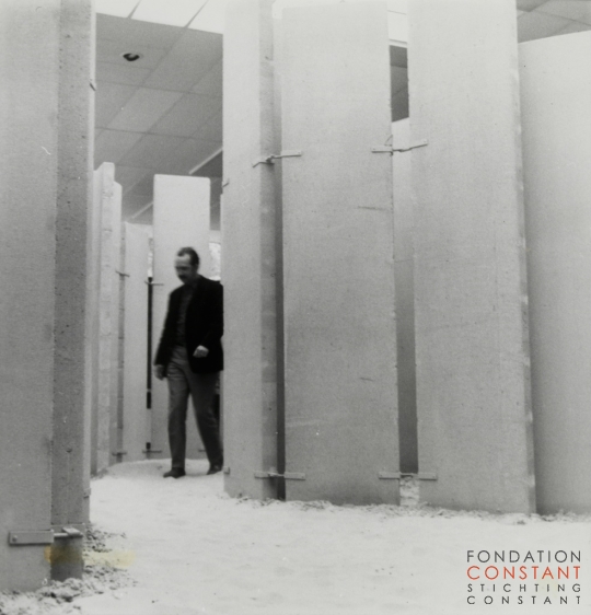 Constant Nieuwenhuys-Constant au Labyrinth II, 1965