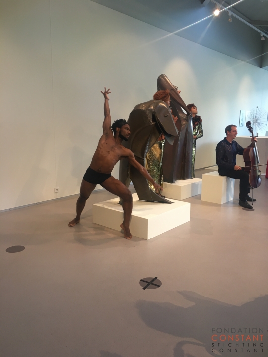 Performance by Uri Eugenio, Ludique and Oene van Geel with objects by Reinhoud | photo: Kim van der Horst-4