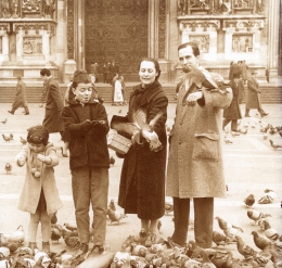 Constant with his family in Milan, 1956