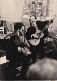 Pieter van de Staak and Constant playing guitar, 1965 ca | Photo Kurt Meier