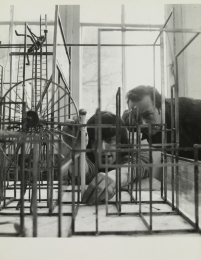 Constant Nieuwenhuys-Victor and Constant with the Ladderlabyrinth, 1966