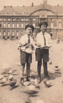 Constant and Jan at the Dam 