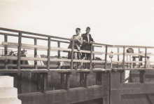 Jan and Constant Nieuwenhuys on a sluice