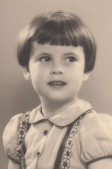 Portrait of Constant his daughter Eva Nieuwenhuys. 