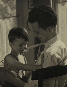 Victor and Constant at home in the Henri Polaklaan 25, 1949