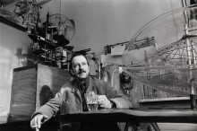 Constant amongst his models, 1968 ca | Photo: Nico Koster