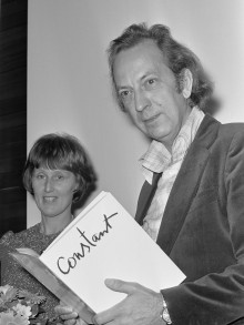 Constant with the catalogue of the exhibition Constant, een illustratie van vrijheid, 1974